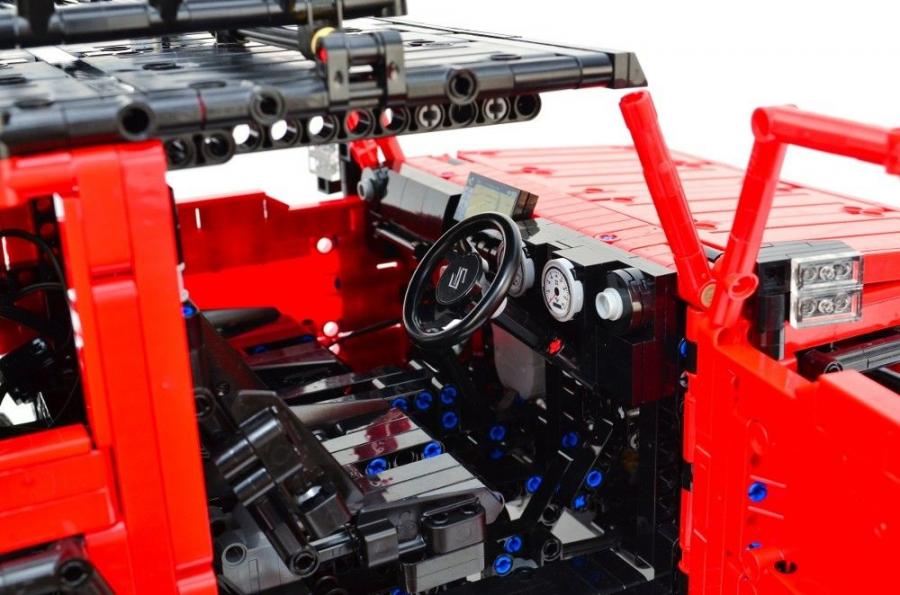 Интерьер Suzuki Jimny by LEGO 2019 года  (фото 5 из 6)